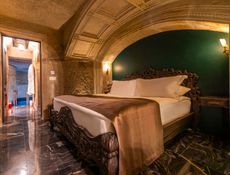 Signature Pool Suite