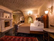 Junior Cave Dublex Suite with Bathtub and Fireplace