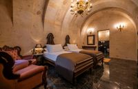 Delux Cave Suite