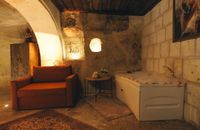 CAVE DELUX JACUZZI ROOM-106