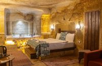 CAVE DELUX JACUZZI ROOM-107