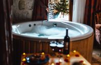 Honeymoon Jacuzzi Suite, Courtyard View