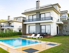 Lake View 2+1 Villa (Sıcak Havuzlu)