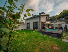 Family Suit Villa (İzole Edilmiş Özel Havuz, Kendine Ait Bahçe, Şömine)