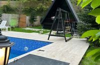 Quadratischer Bungalow mit Pool