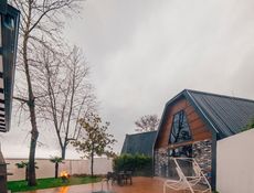 Ampio Bungalow con Vista Lago