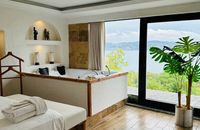 Bohemian Jacuzzy Suite Room
