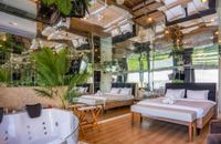 Jakuzili Mirror House