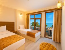 Deluxe Aile Odası Deniz Manzaralı ve Balkonlu(2504)