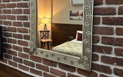 Grand Delux Hotel · 4