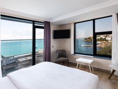 PREMIUM-SUITE MIT MEERBLICK