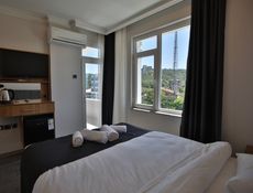 Şehir Manzaralı Balkonlu Oda