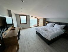 Deniz Manzaralı Çatı Katı Oda