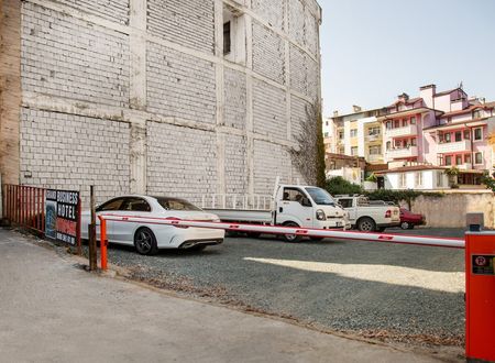 turkey/trabzon/grandbusiness8827724f.jpg