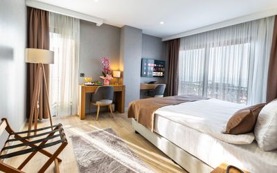 North Star Hotel · 4
