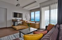 Черноморски апартамент с джакузи и изглед към морето