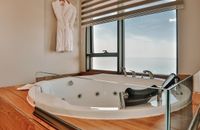 Suvva Suite - Zimmer mit Whirlpool und Balkon