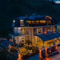 Poison Garden Suite & SPA