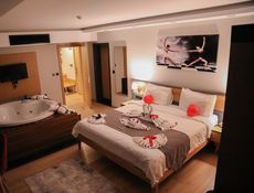 Honeymoon Suite