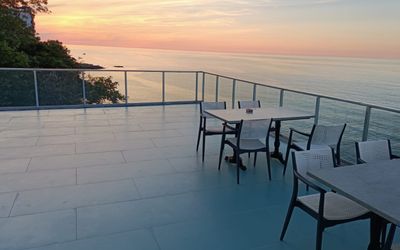 The Marine Hotel · 4