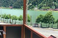 Specjalny balkon z widokiem na jezioro