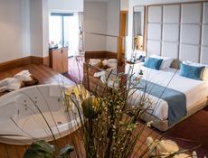 Honeymoon Corner Suite
