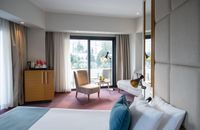 Kara Manzaralı Corner Suite