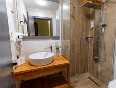 HOTEL ROOM (110)