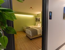 HOTEL ROOM (102)