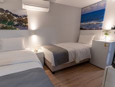 HOTEL ROOM (106)