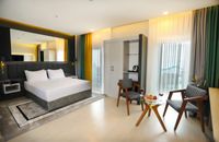 Corner Suite French Bed Lake View