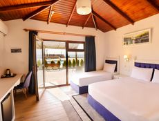 Bungalov Family French Bed Lake View Room