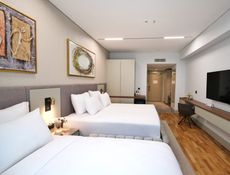 Deluxe Family Room