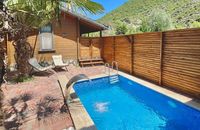 One Bedroom Bungalow with Private Hot Pool