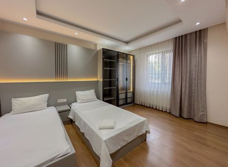 turkey/yalova/flowercitysuits620c1282.jpg