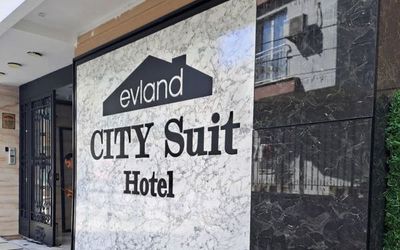 Evland City Suit · 2