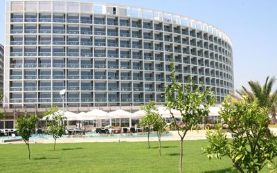 Crystal Centro Lara · 3