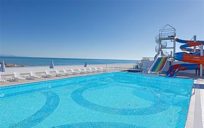 Al Bahir Deluxe Resort · 5