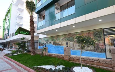 Green Life Hotel · 4