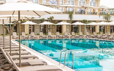 Serenity Queen Hotel · 3