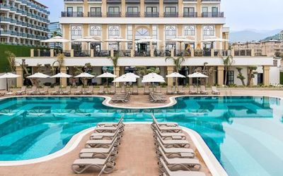 Serenity Queen Hotel · 4