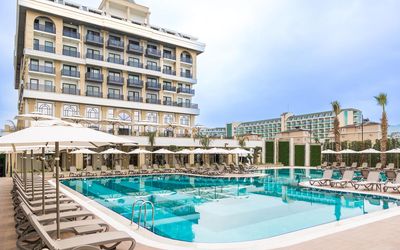 Serenity Queen Hotel · 5
