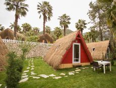 Bungalow a triangolo con cornice