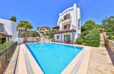 turkiye/antalya/kas/1bd3e6b3ae724c1abae62bce391edbc76081e2a4418c42b3b5ef4a4ba2b82602.jpg