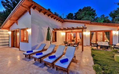 Villa Sunset 2 · 3