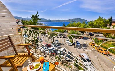 Arnna Hotel · 4
