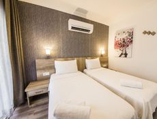 Tria Room