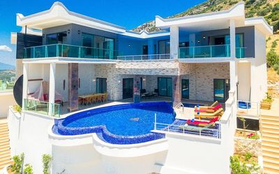 Villa Heart · 5