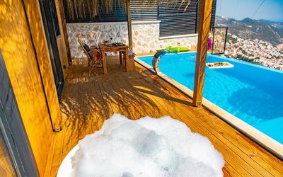 Mia House · 5