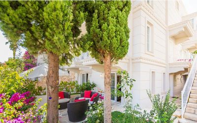 Garden Suites · 4